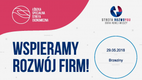 Camper ŁSSE przed Urzędem Miasta