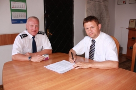 Burmistrz podpisał porozumienie na służby ponadnormatywne