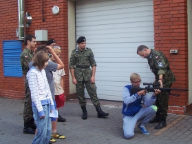 Święto Wojska Polskiego: strzelanie do tarcz z replik pistoletów szturmowych