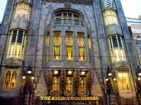 Brzezinianin twórcą kinowego imperium