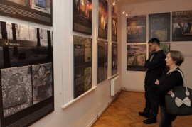 Wystawa „ŚCIEŻKI PAMIĘCI - POZOSTAŁY TYLKO KAMIENIE