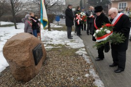 Kwiaty składane przez kombatantów