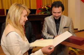  	Wręczenie Dariuszowi Stachurze aktu nominacji na honorowego obywatela