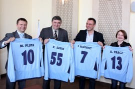 Podziękowanie klubu za stroje piłkarzy były imienne, klubowe koszulki dla władz miasta i PEC
