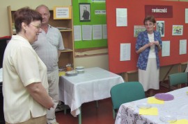 Gości witala kierownik Wypożyczalni dla Dorosłych - Elżbieta Tamkun