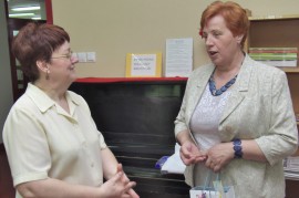 Podorowano brzezińskiej bibliotece prezenty m.in. od Gminnej Biblioteki Publicznej w Dmosinie