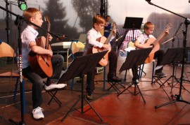 Występ uczniów szkoły muzycznej