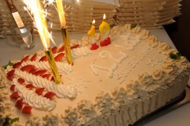 Na urodzinach nie mogło zabraknąć olbrzymiego tortu