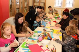 Muzealne warsztaty z 17 marca 2013 roku „Wykonujemy wielkanocne ozdoby”