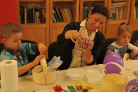 Muzealne warsztaty z 17 marca 2013 roku „Wykonujemy wielkanocne ozdoby”