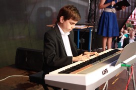 Występ uczniów szkoły muzycznej