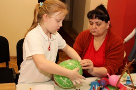 Muzealne warsztaty z 17 marca 2013 roku „Wykonujemy wielkanocne ozdoby”